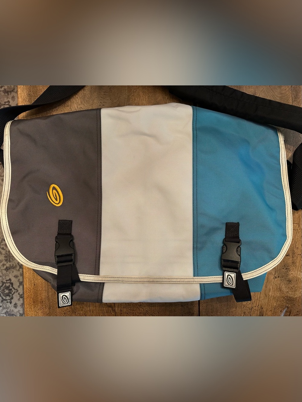 GUC Timbuk2 XL Classic Messenger Bag in Dark Grey/white/teal.
